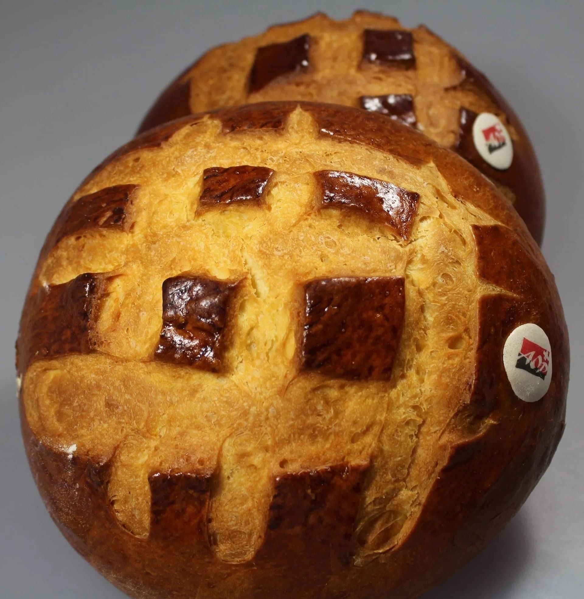 Cuchaule AOP de la boulangerie Didier Ecoffey, croûte dorée au quadrillage caractéristique